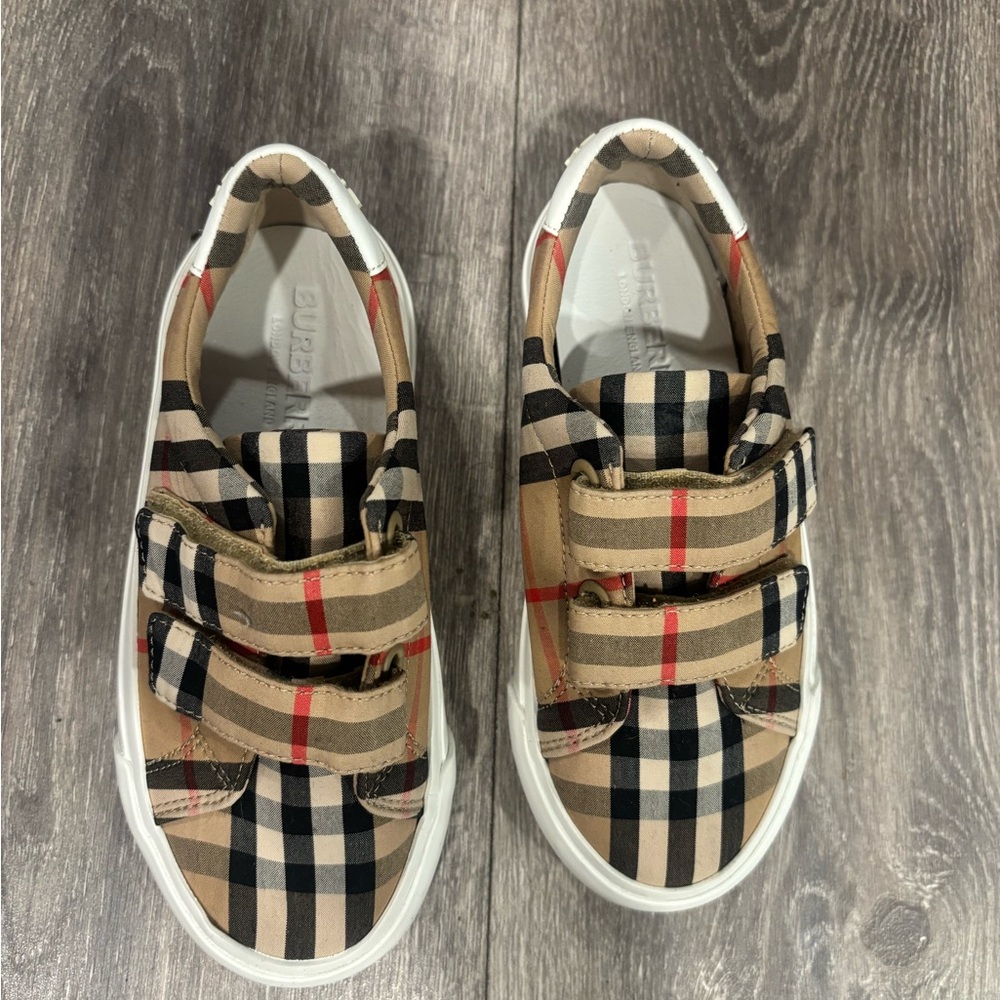 Burberry - Picture 2 of 6